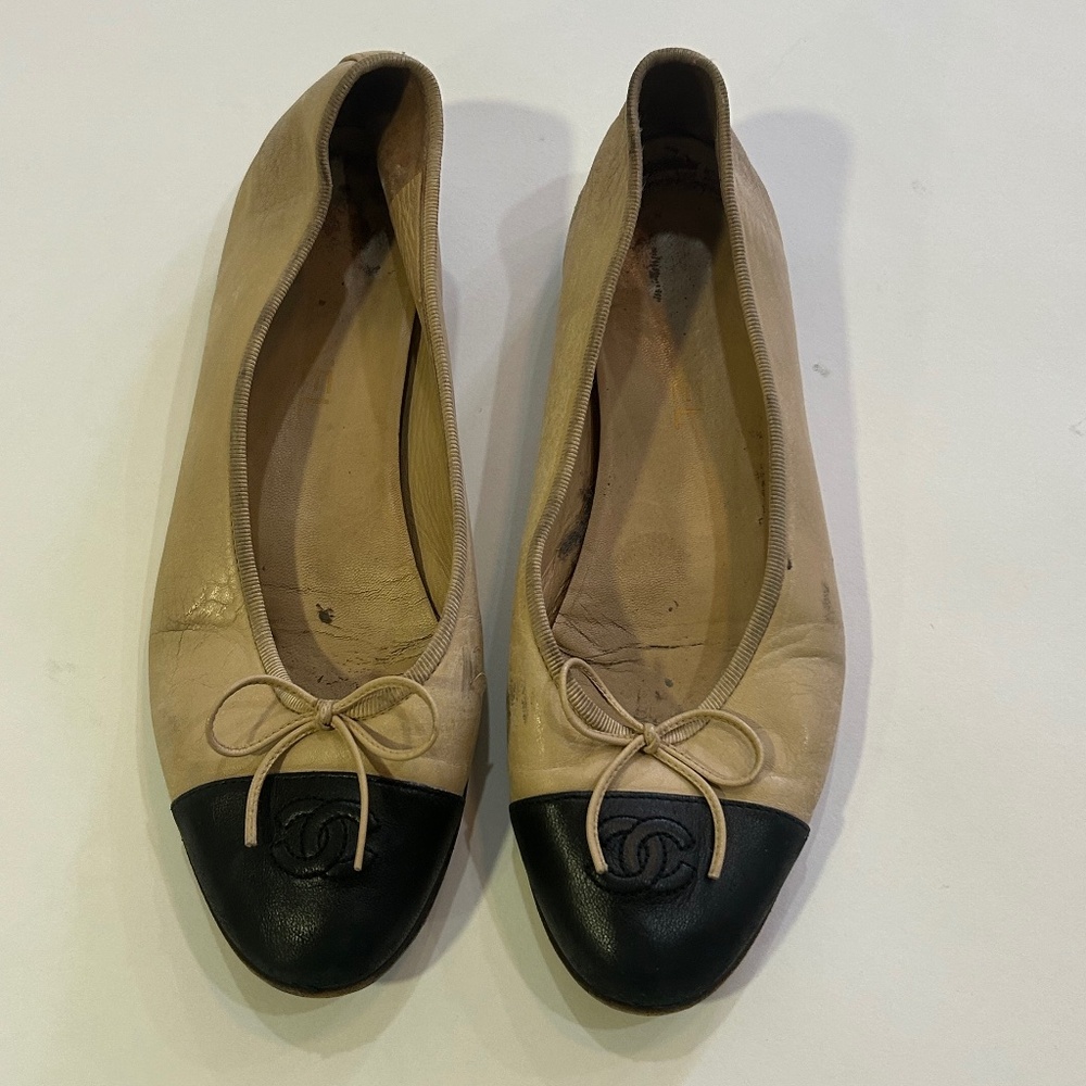 39.5 two toned Chanel flats